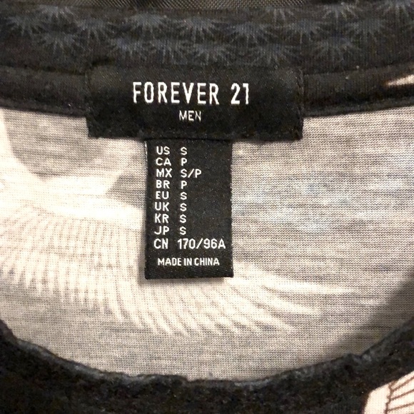FOREVER 21 Men T-shirt - Picture 2 of 9